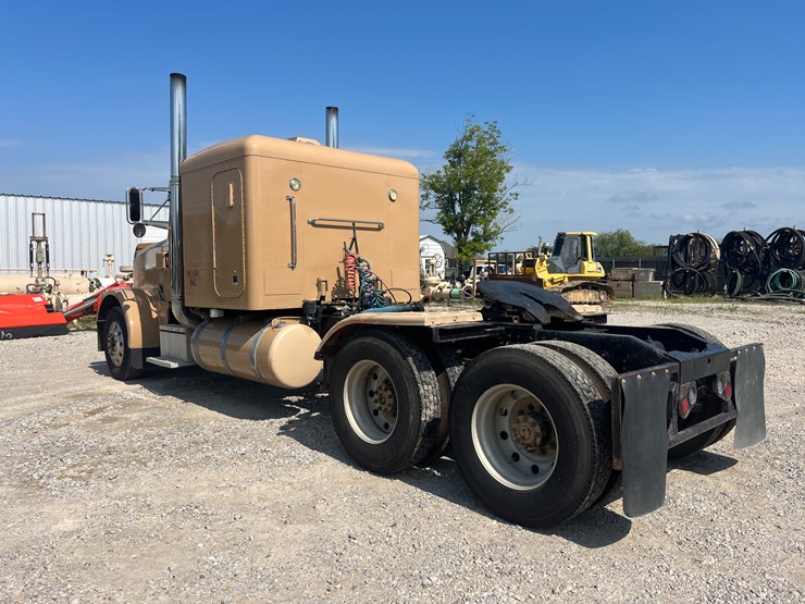 2000-peterbilt-378-image-4