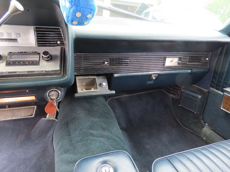 1967-lincoln-continental-convertible-image-13