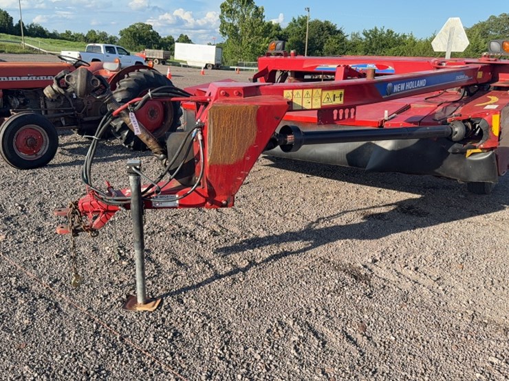2019-new-holland-210-image-1