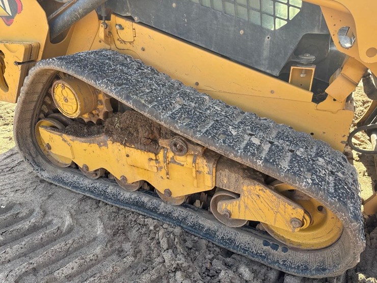 2020-caterpillar-259d3-image-12