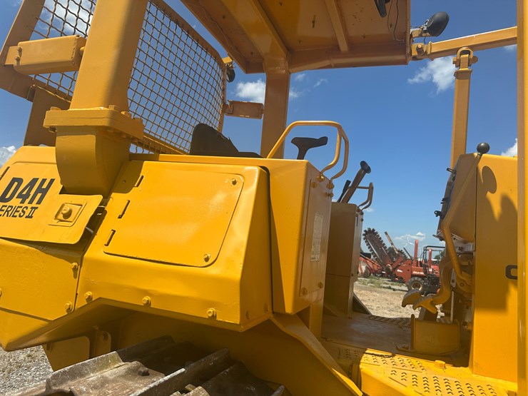 caterpillar-d4h-image-41