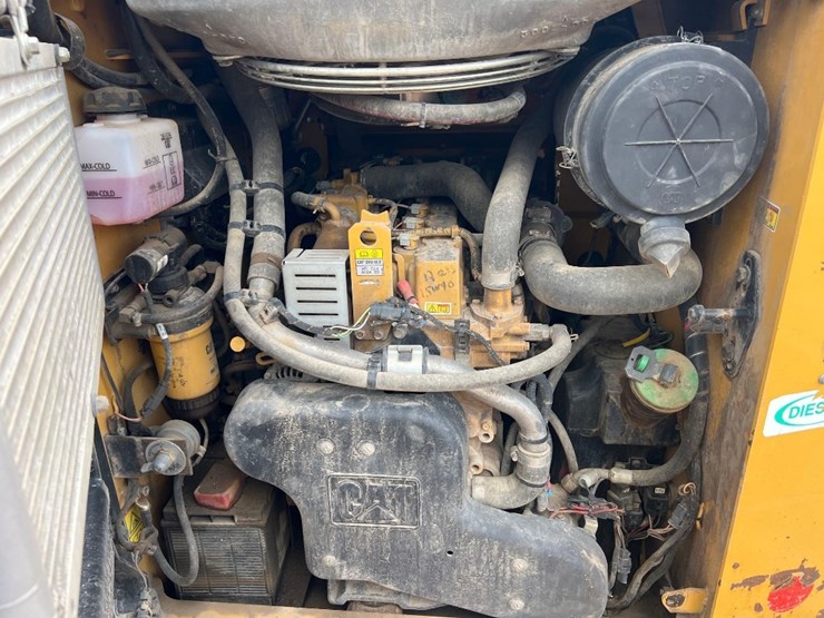 2016-caterpillar-262d-image-15