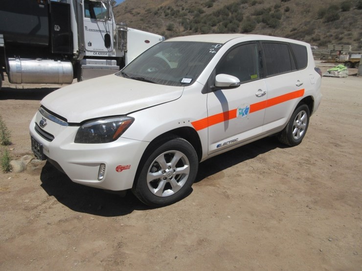 2014-toyota-rav4-image-1
