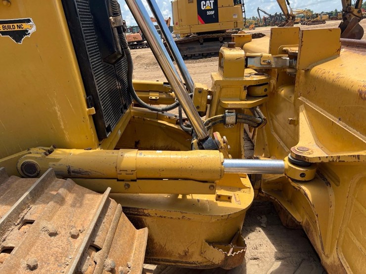2015-caterpillar-d6t-lgp-image-18