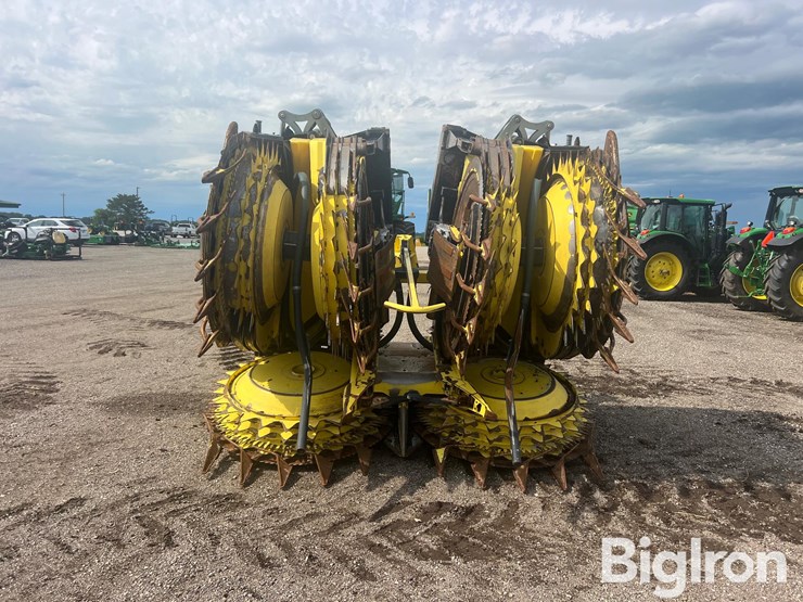2019-john-deere-772-image-2