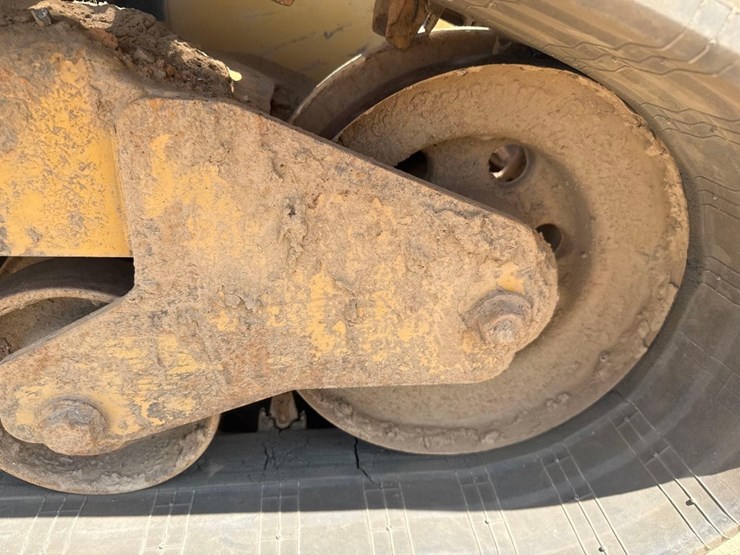 2015-caterpillar-289d-image-16
