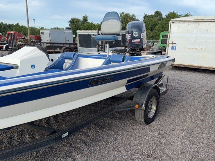 #3055-•-1995-blazer-20'-bass-boat-image-9