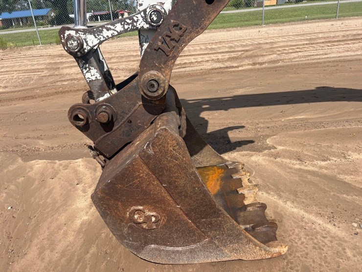 2004-takeuchi-tb175-image-9