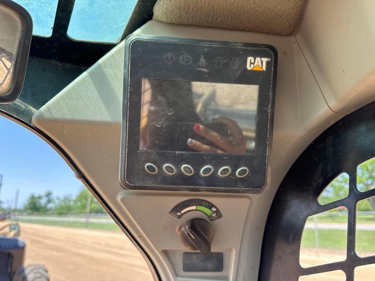 2020-caterpillar-279d3-image-41