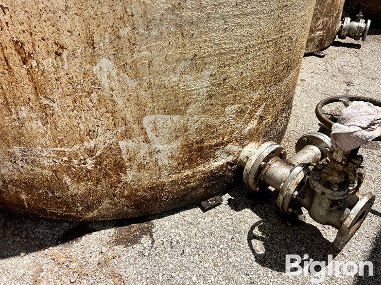 7,000-gallon-(approx.)-fiberglass-liquid-feed-storage-tank-image-10