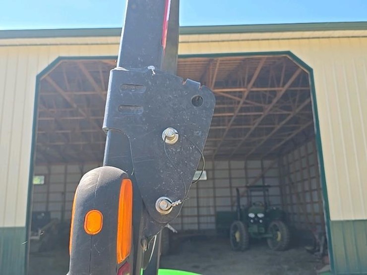 2015-john-deere-5065e-image-15