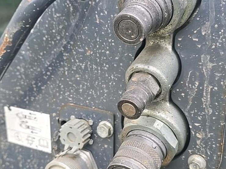 2018-deere-333g-image-28