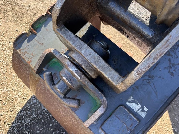 2020-deere-410l-image-18