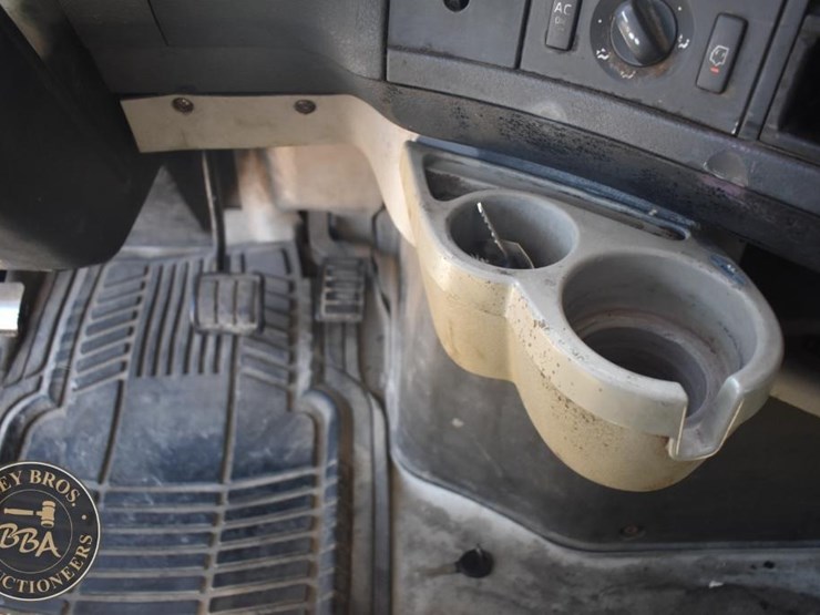 2005-volvo-vnl64t670-image-67