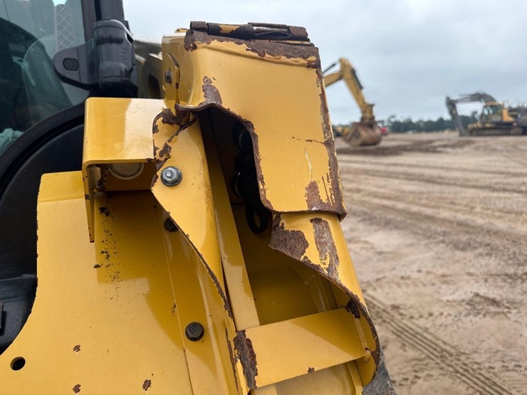 2023-caterpillar-236d3-image-18
