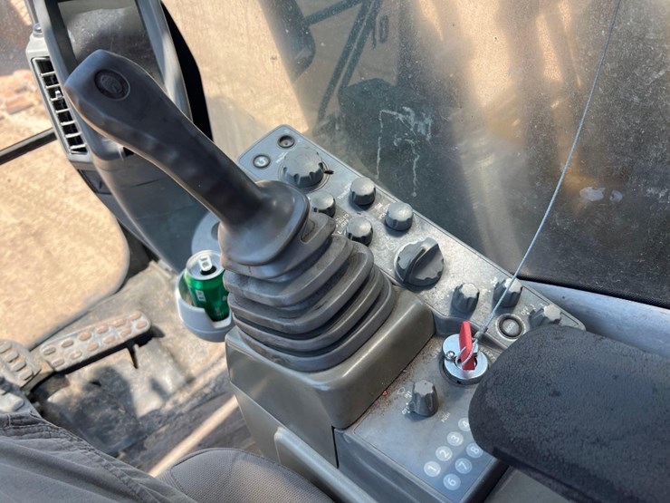 2013-deere-470g-lc-image-41