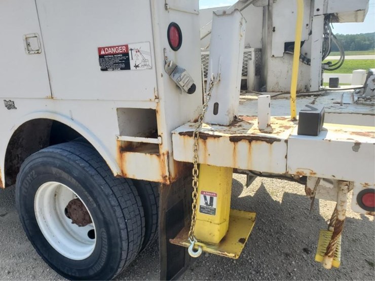#359-•-1997-gmc-c7500-digger-derricks-truck-image-15