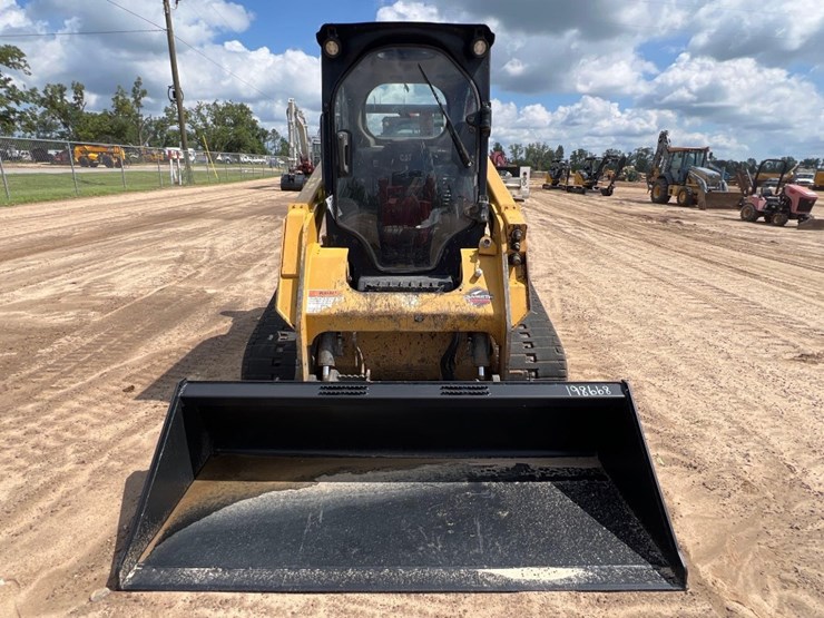 2022-caterpillar-259d3-image-6