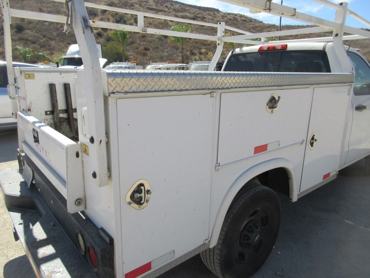 2015-chevrolet-2500hd-image-13
