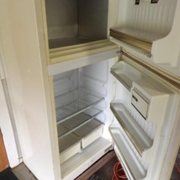 Refrigerator - Hot Point