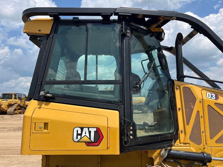 2021-caterpillar-d3-lgp-image-22