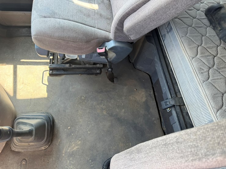 2014-freightliner-cascadia-125-image-51