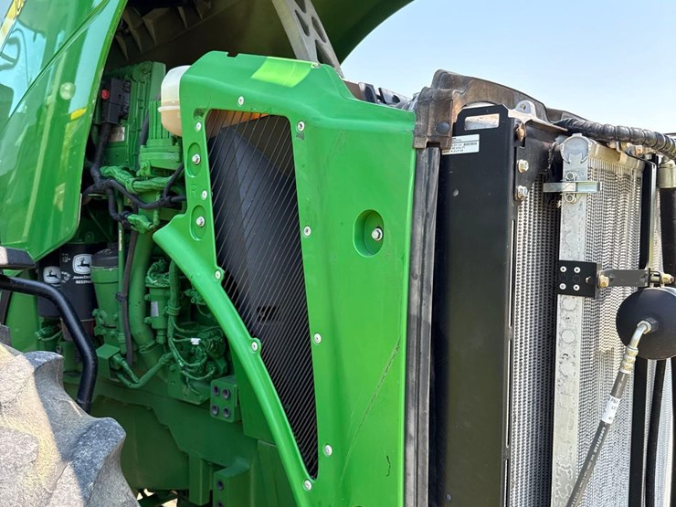 2013-john-deere-8260r-image-28