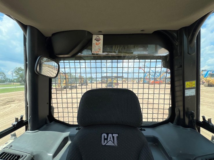 2021-caterpillar-d3-lgp-image-40