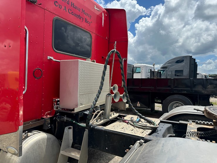 2003-peterbilt-379-image-21