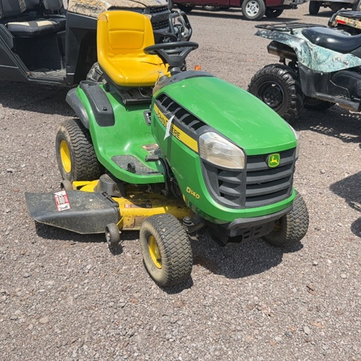 JOHN DEERE D140