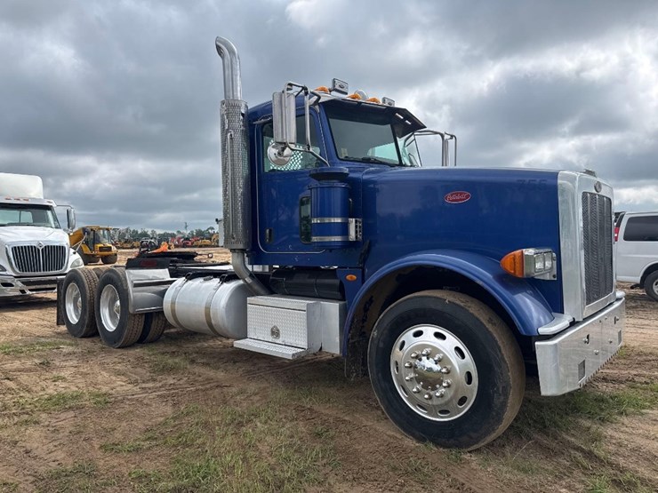 2011-peterbilt-367-image-4