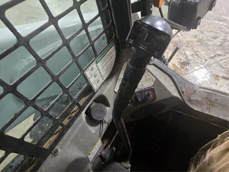 2013-bobcat-s750-image-20