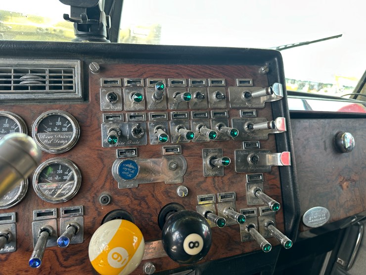 1998-peterbilt-379-image-73