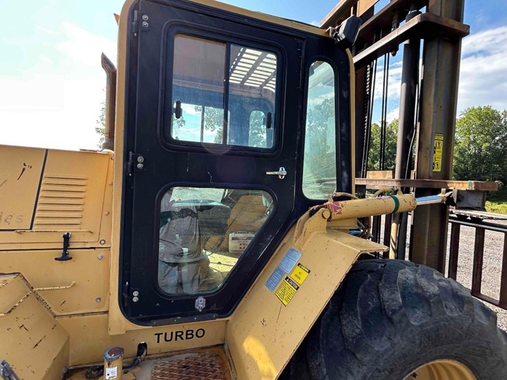 2010-caterpillar-cm1210106-rought-terrain-forklift-image-21