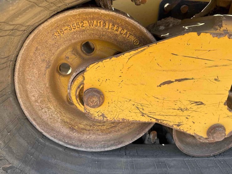 2019-caterpillar-299d2-image-12