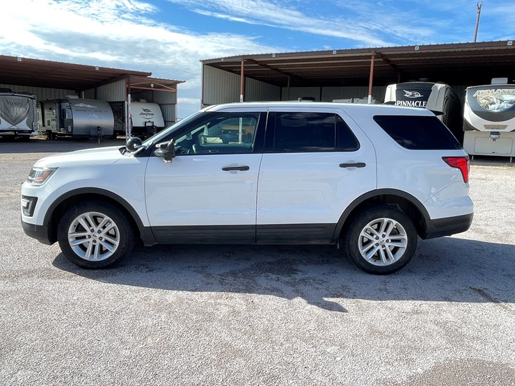 2018-ford-explorer-image-15