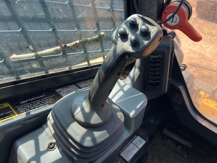 2023-deere-333g-image-30