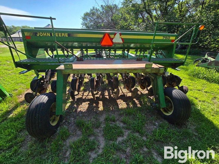 john-deere-750-image-6