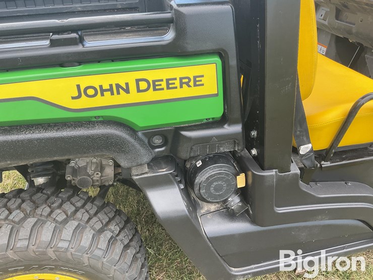 2021-john-deere-gator-image-13