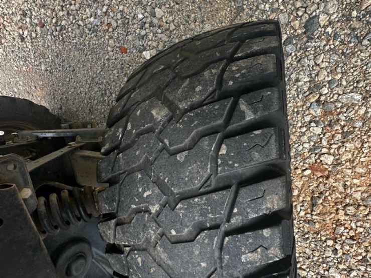 2019-john-deere-gator-xuv-825m-image-13