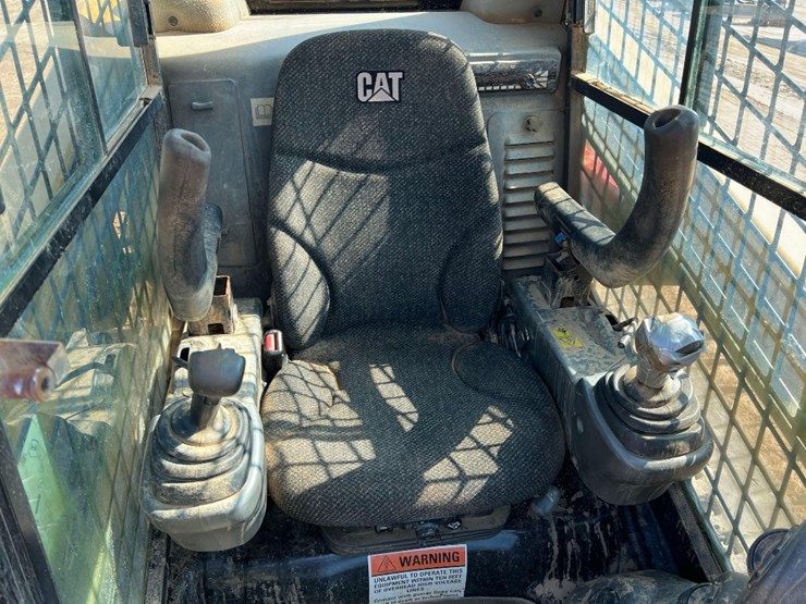 2016-caterpillar-259d-image-24