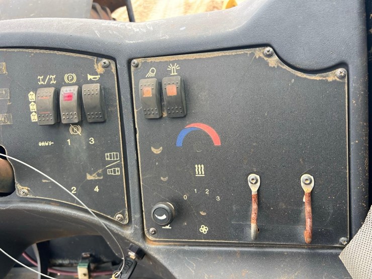 2016-caterpillar-tl642c-image-30