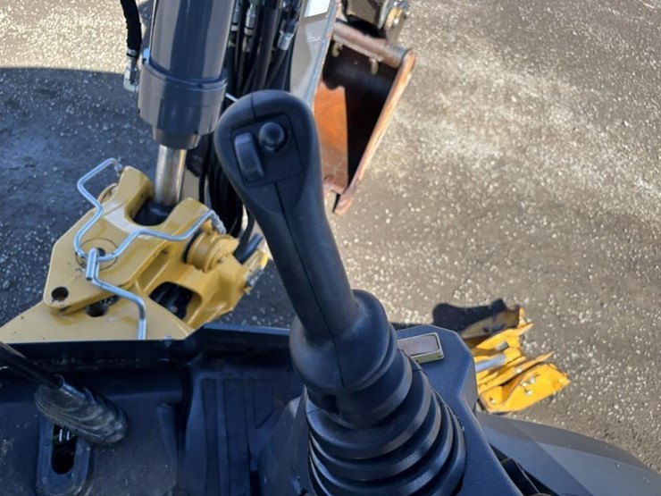 2020-deere-410l-image-45