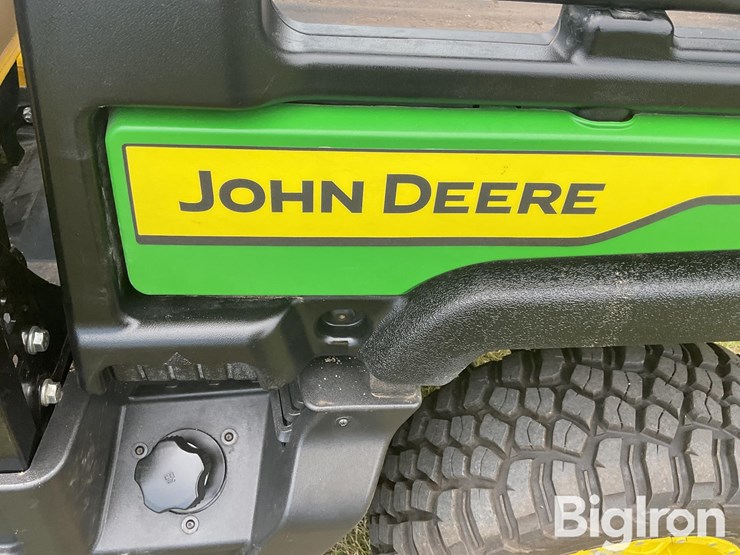2021-john-deere-gator-image-14
