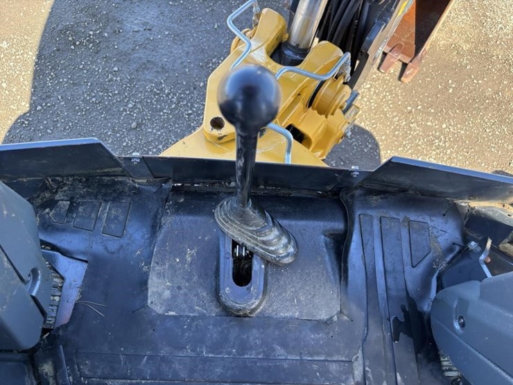 2020-deere-410l-image-44