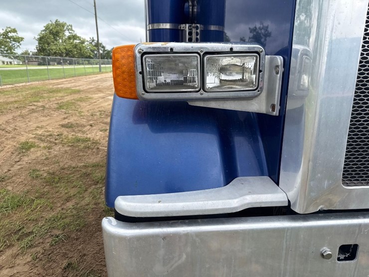 2011-peterbilt-367-image-21