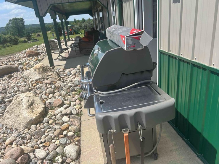weber-genesis-grill-image-1