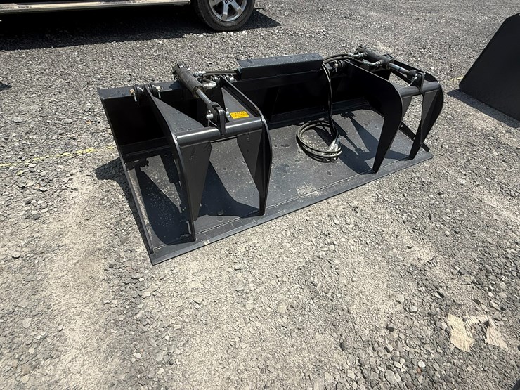 #2017-•-unused-jct-skid-steer-grapple-image-1
