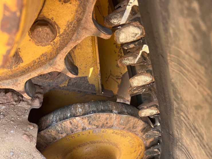 2015-caterpillar-259d-image-10