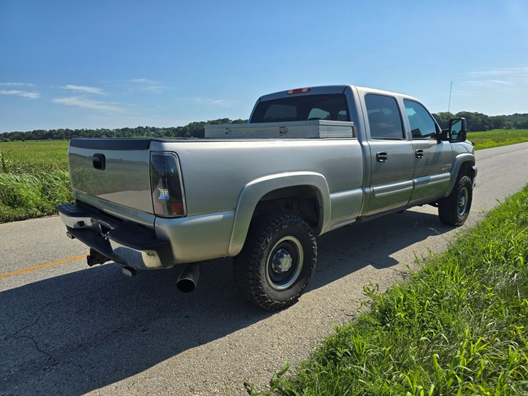 2003-chevrolet-2500-image-28